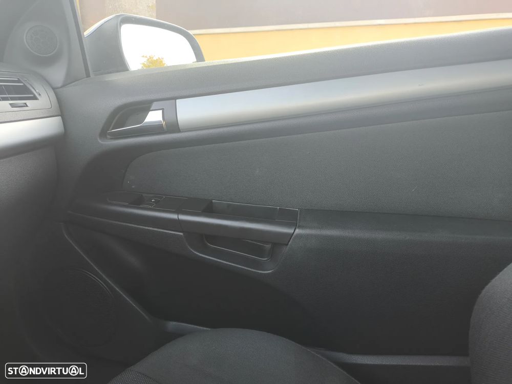 Opel Astra GTC 1.3 CDTI - 17