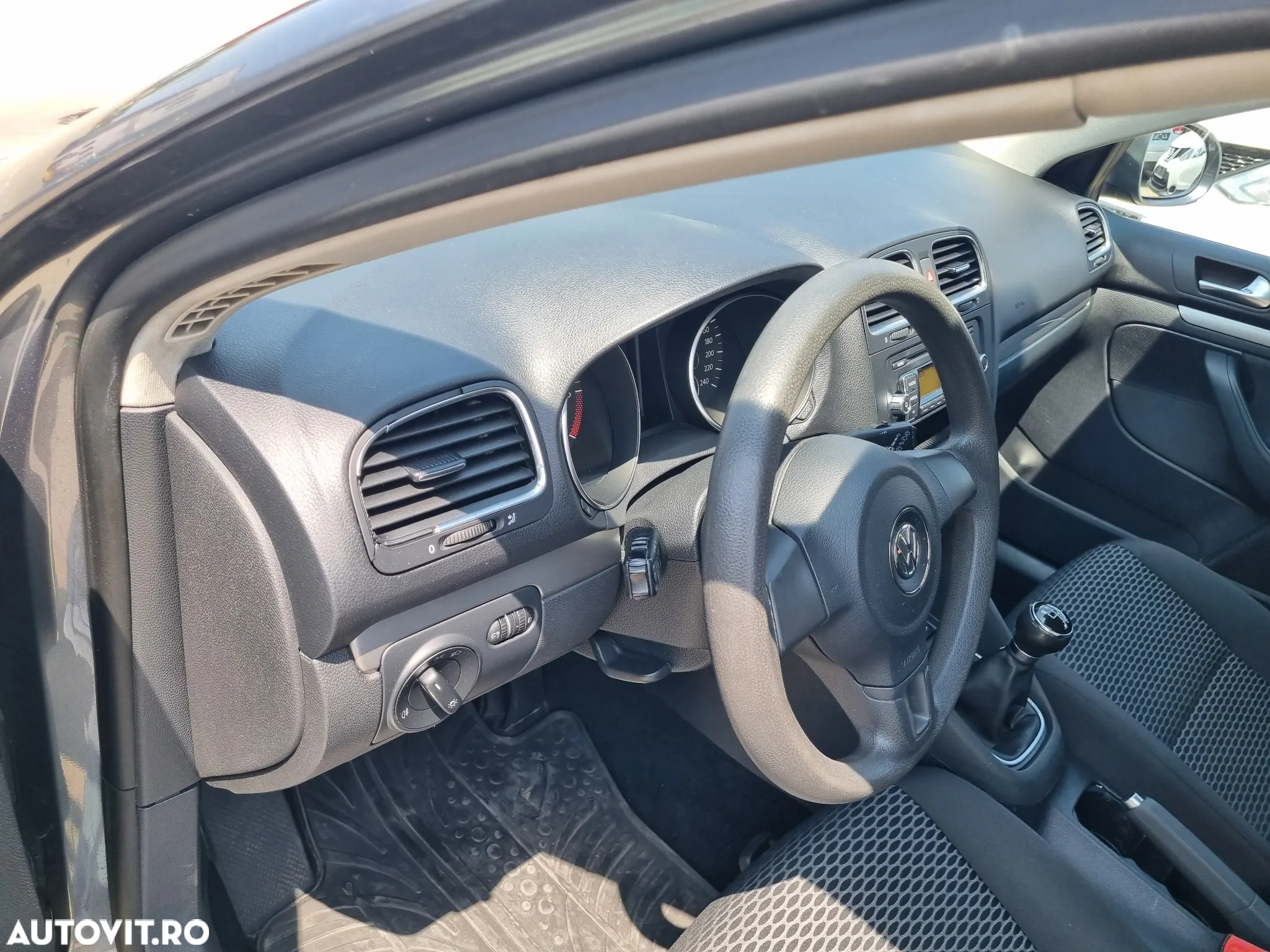 Volkswagen Golf 1.6 TDI BlueMotion Technology Comfortline - 11