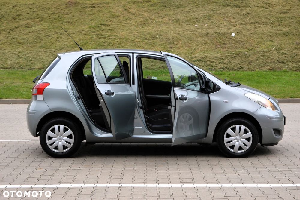 Toyota Yaris 1.0 Terra - 27