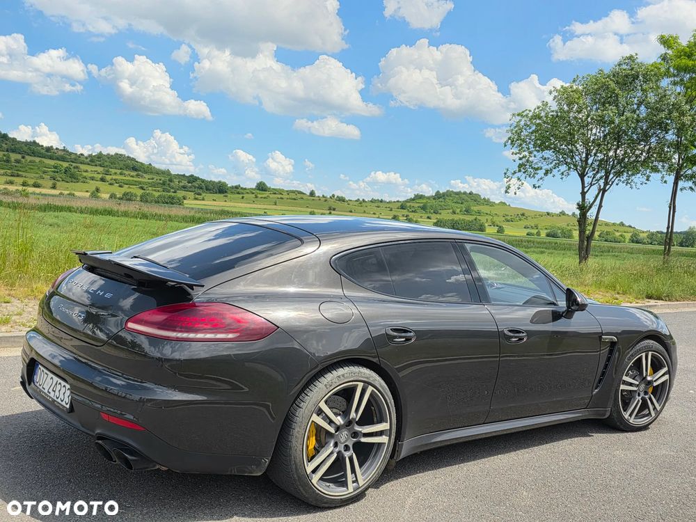 Porsche Panamera GTS PDK - 6