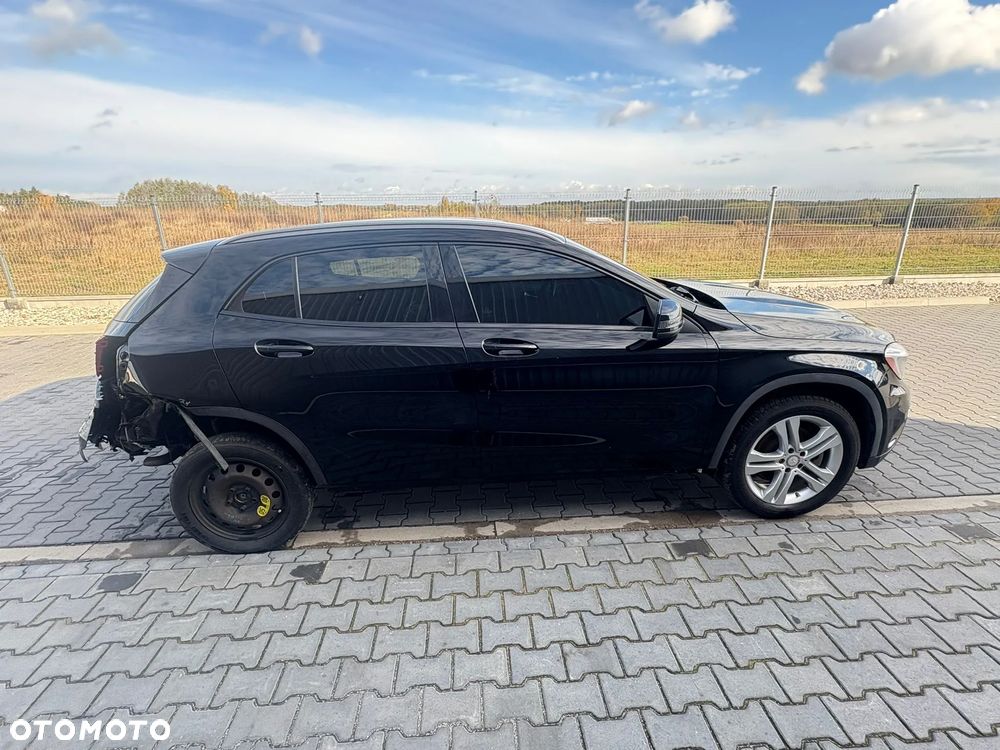 Mercedes-Benz GLA 250 4Matic 7G-DCT - 6