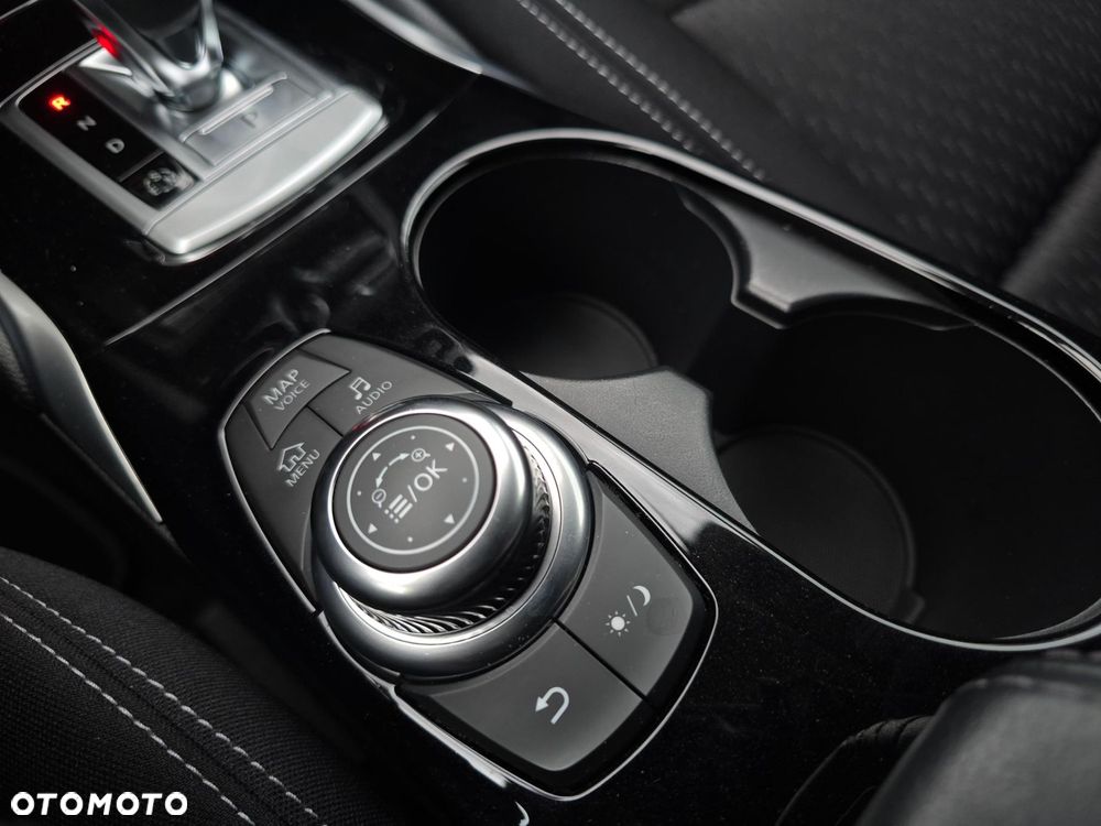 Infiniti Q30 1.6t Luxe 7DCT - 17