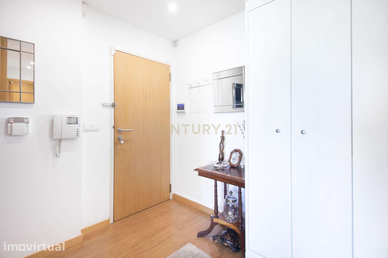 Apartamento T2 em Sacavém c/ Garagem - Grande imagem: 2/28