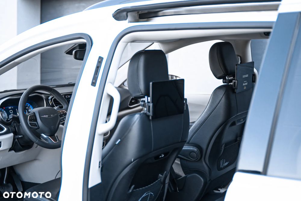 Chrysler Pacifica - 21
