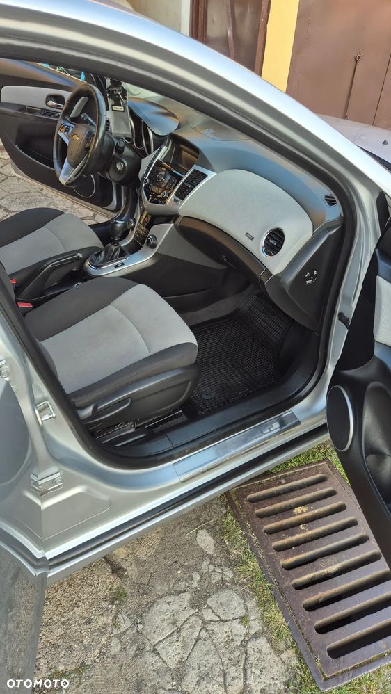 Chevrolet Cruze 1.6 LS+ - 10
