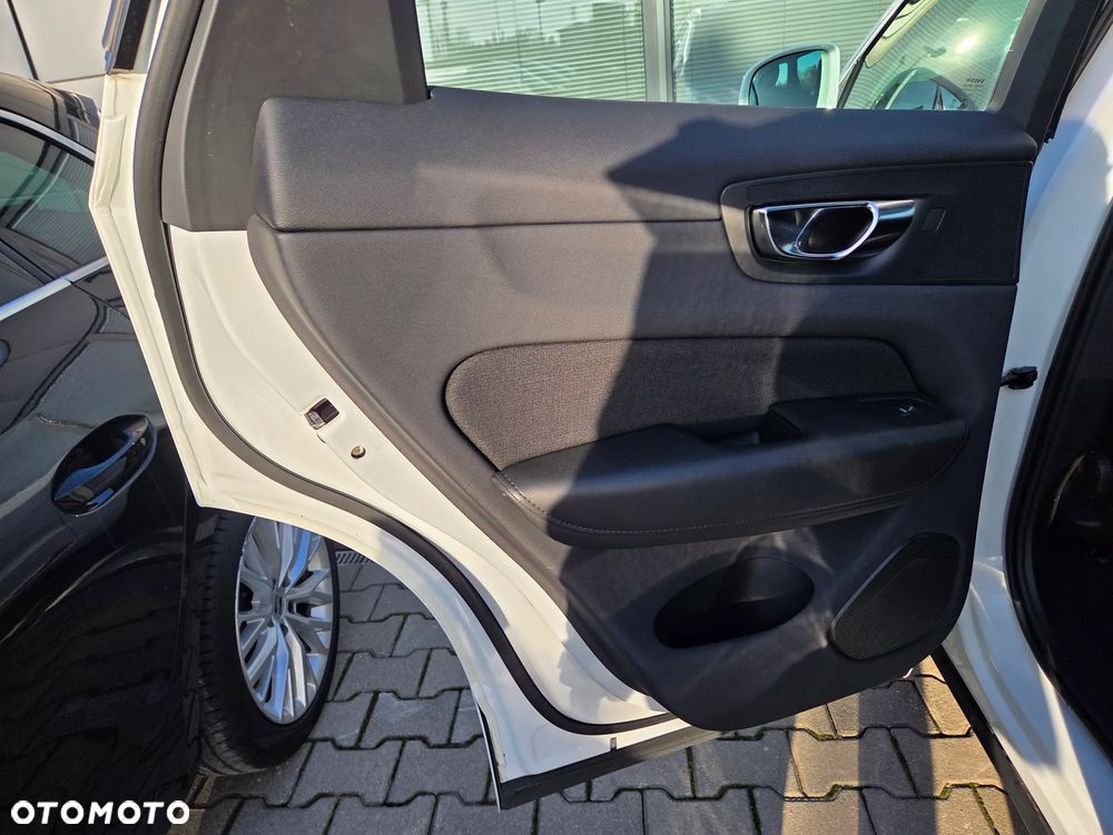 Volvo XC 60 T6 Plug-In Hybrid AWD Essential - 27