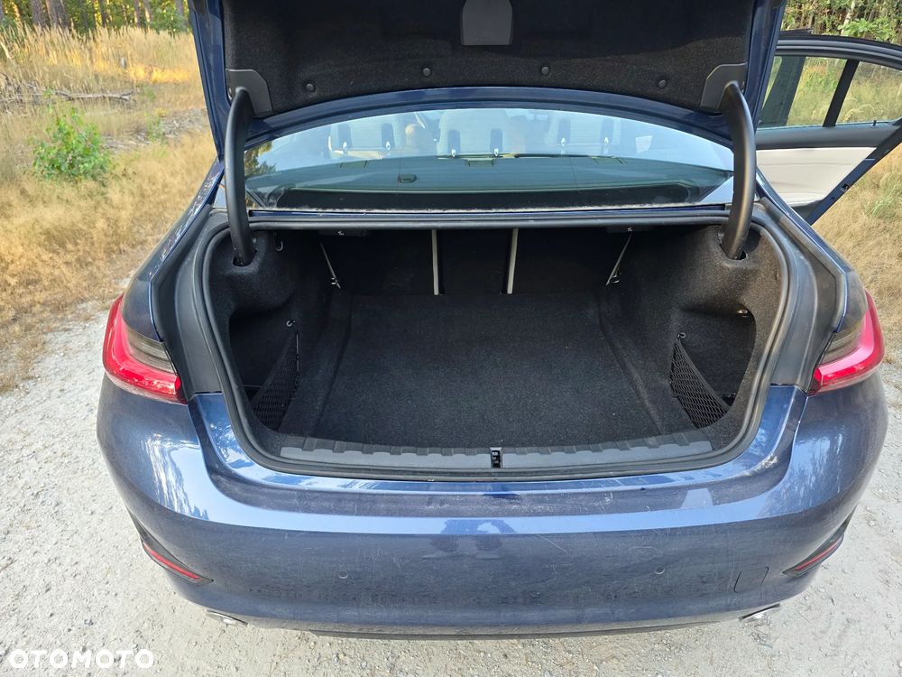 BMW Seria 3 330i Sport Line - 11