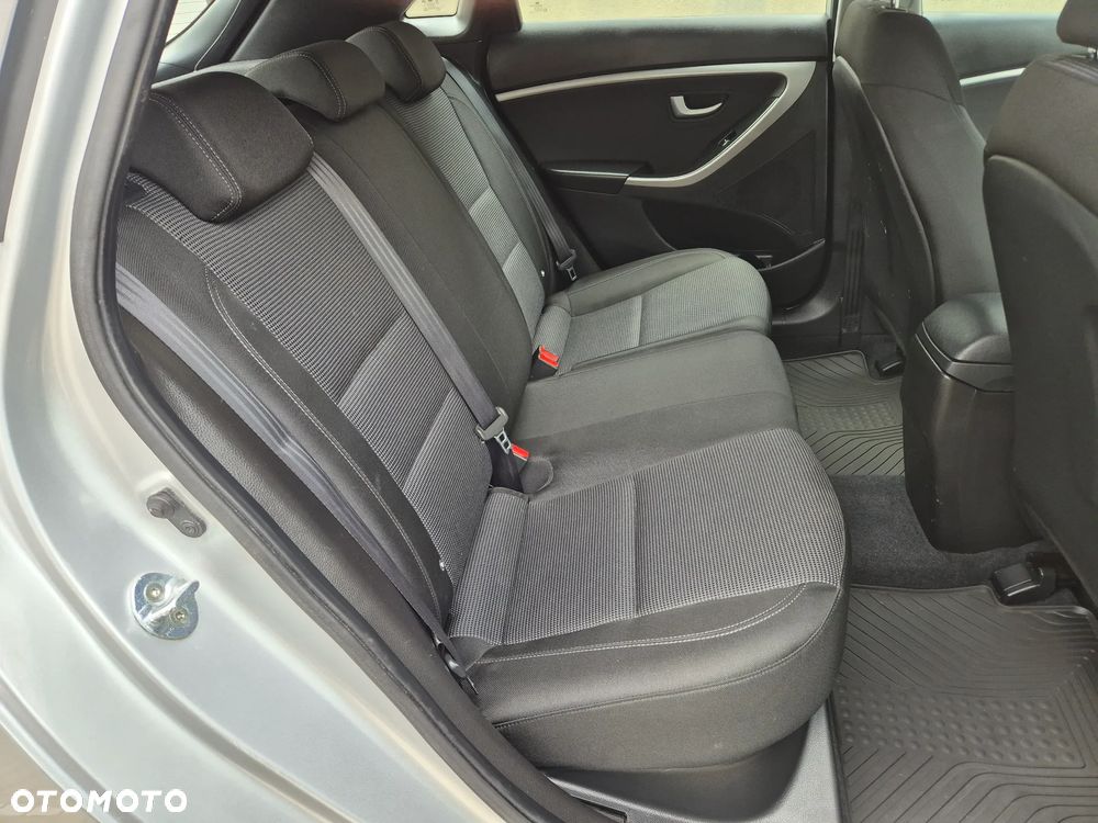 Hyundai i30 blue 1.6 GDI Trend - 11