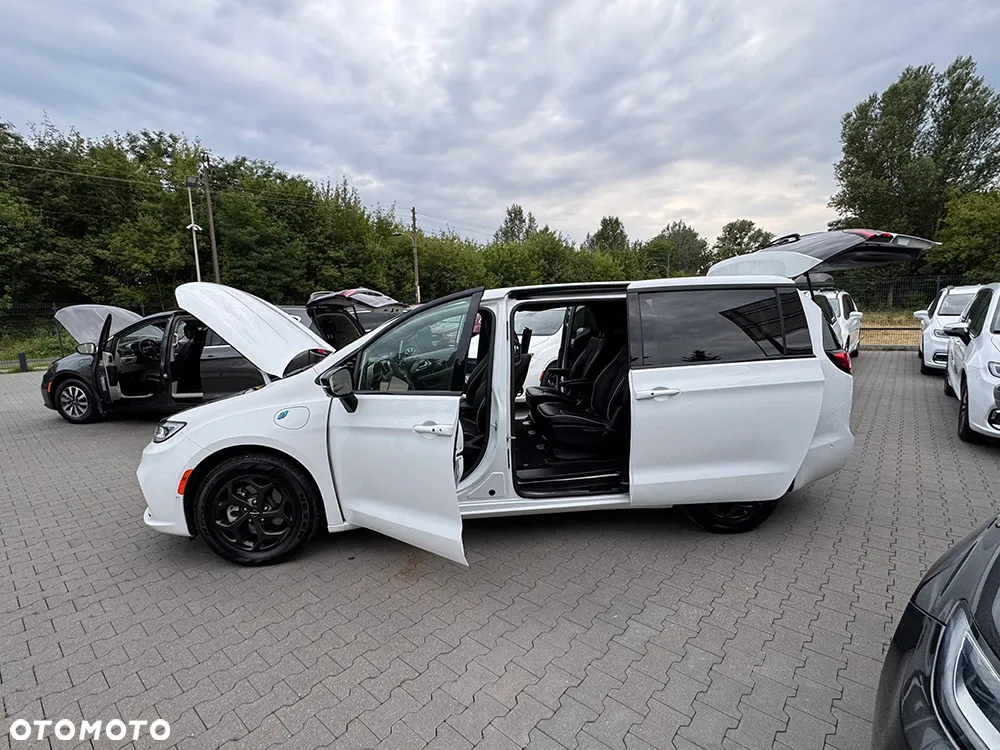 Chrysler Pacifica - 18