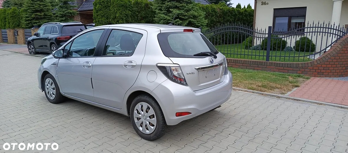Toyota Yaris Hybrid 100 Dynamic - 5