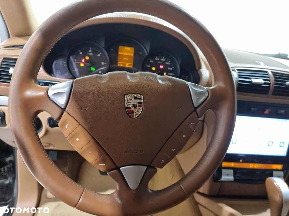 Porsche Cayenne - 24