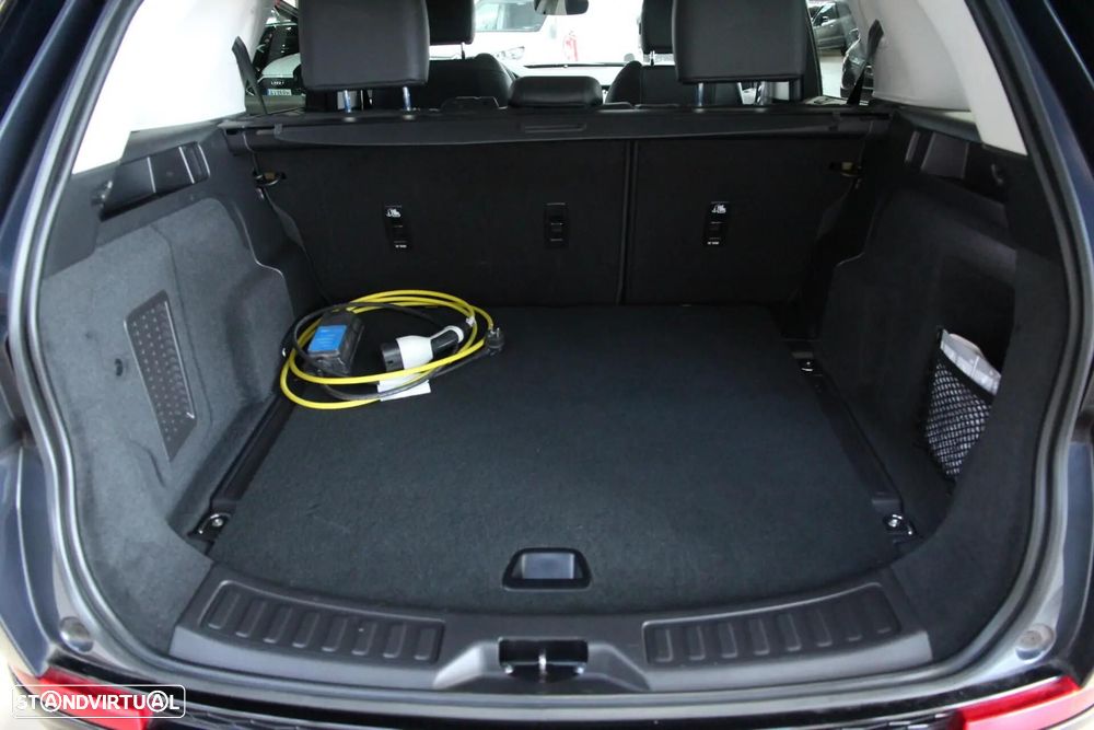 Land Rover Discovery Sport 1.5 I3 P300e AWD SE - 27