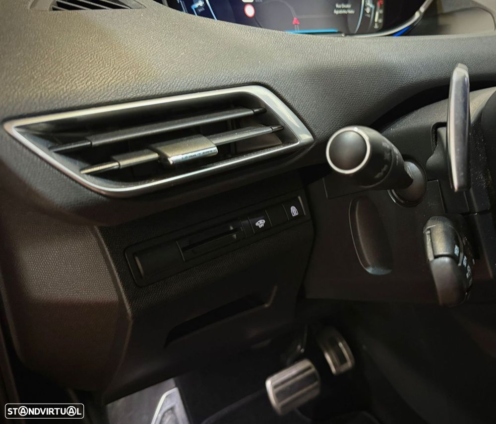 Peugeot 3008 1.2 PureTech GT Line Grip Control EAT6 - 26