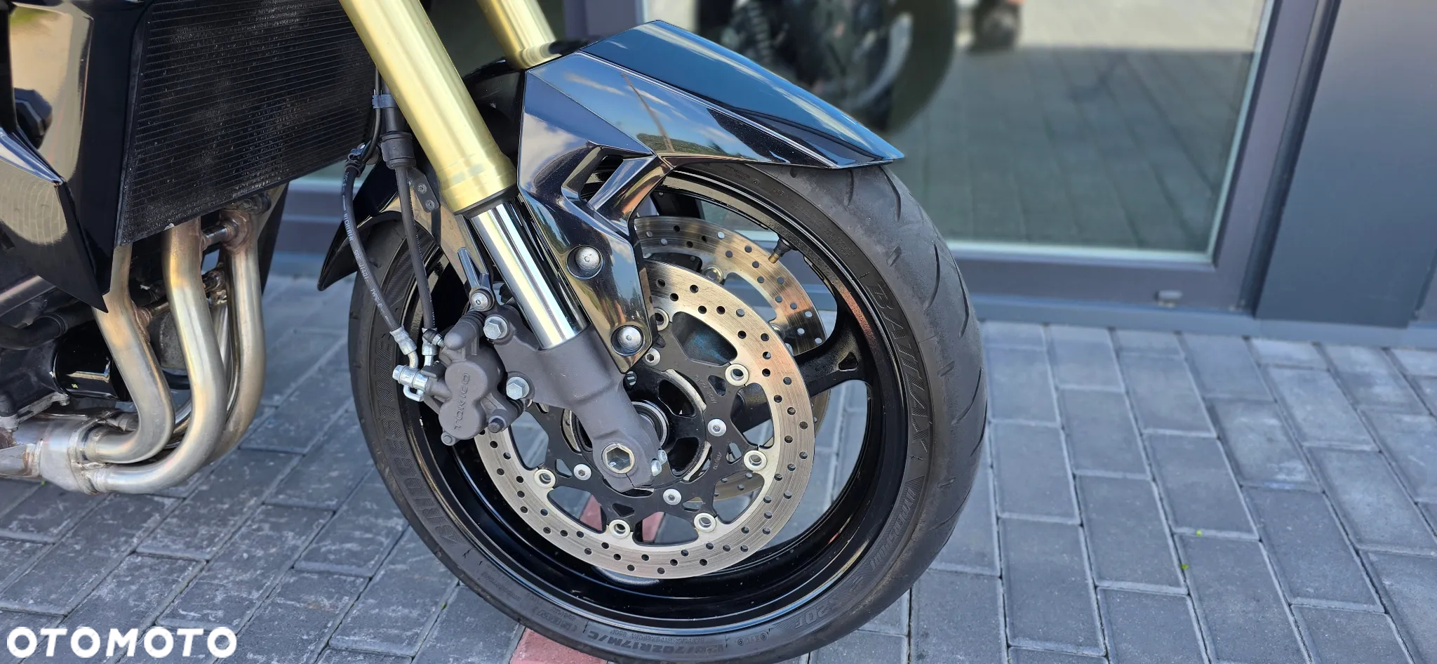 Suzuki GSR - 7