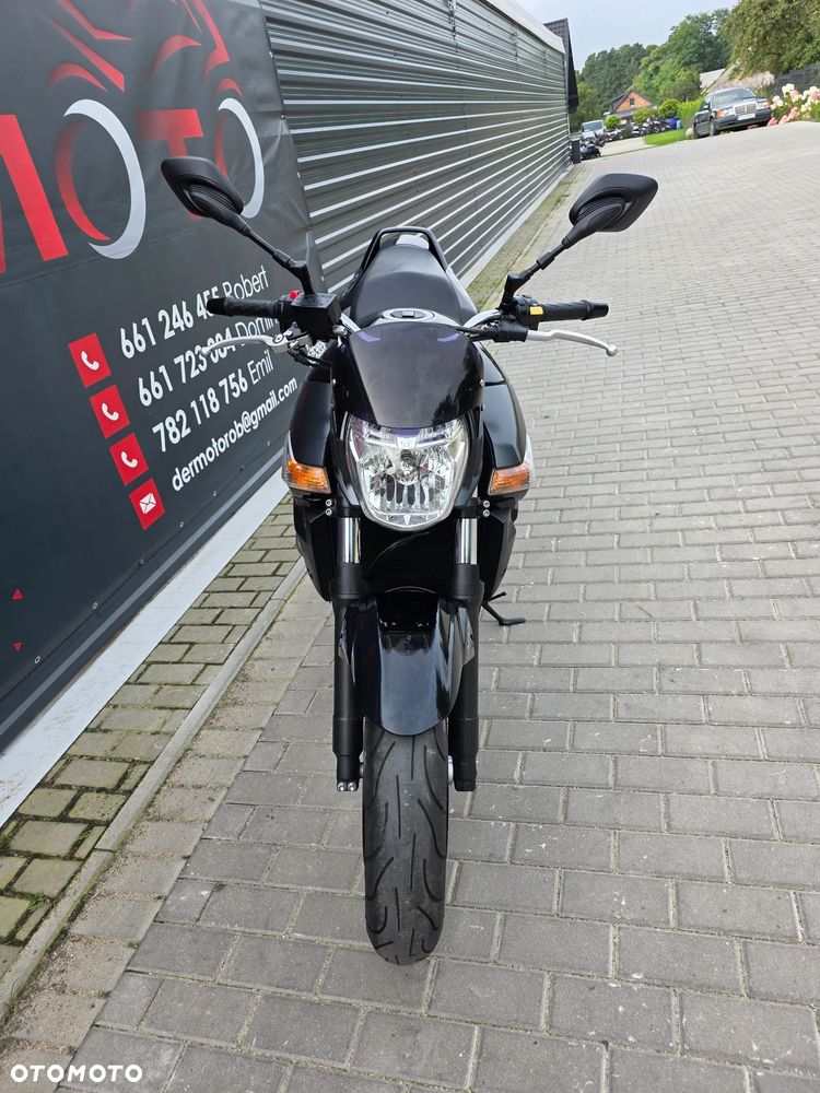 Suzuki GSR - 17