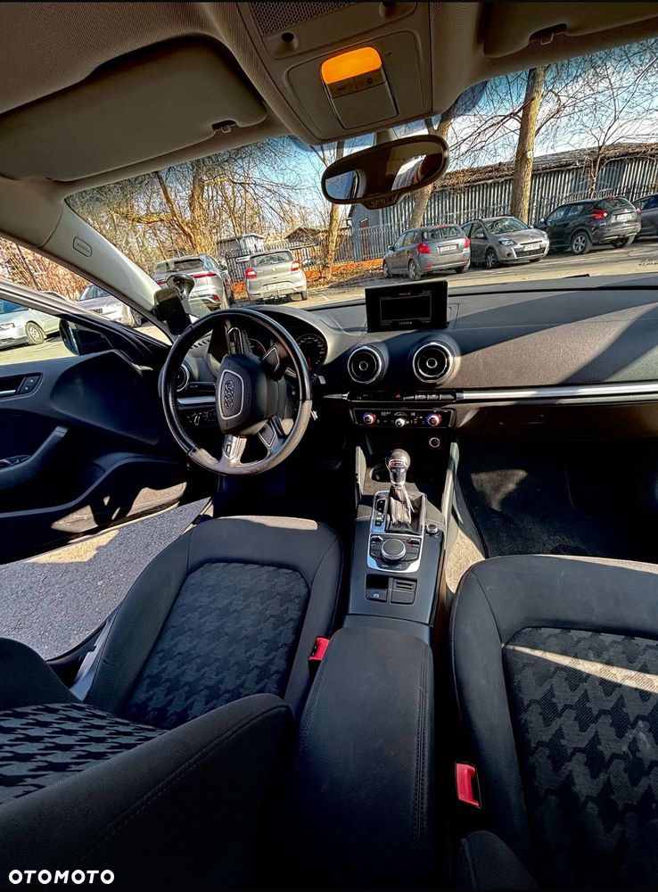 Audi A3 Sportback 1.6 TDI S tronic S line Sportpaket - 3