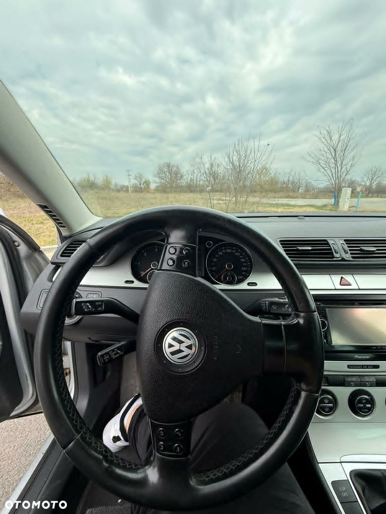 Volkswagen Passat 2.0 TDI DPF Comfortline - 2