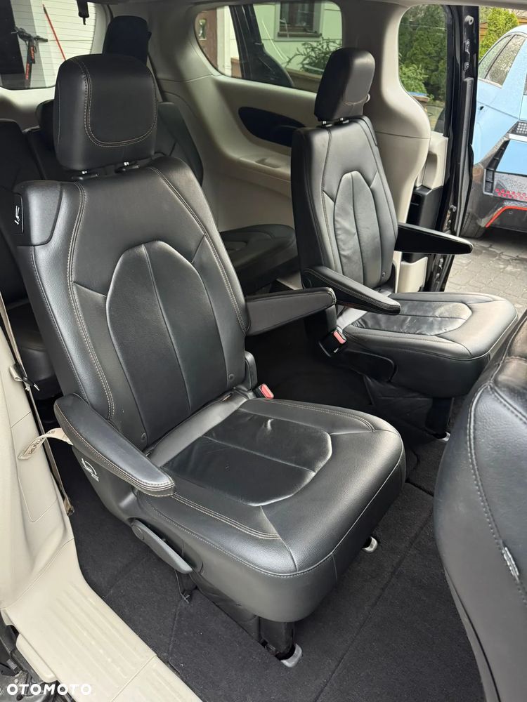 Chrysler Pacifica - 21