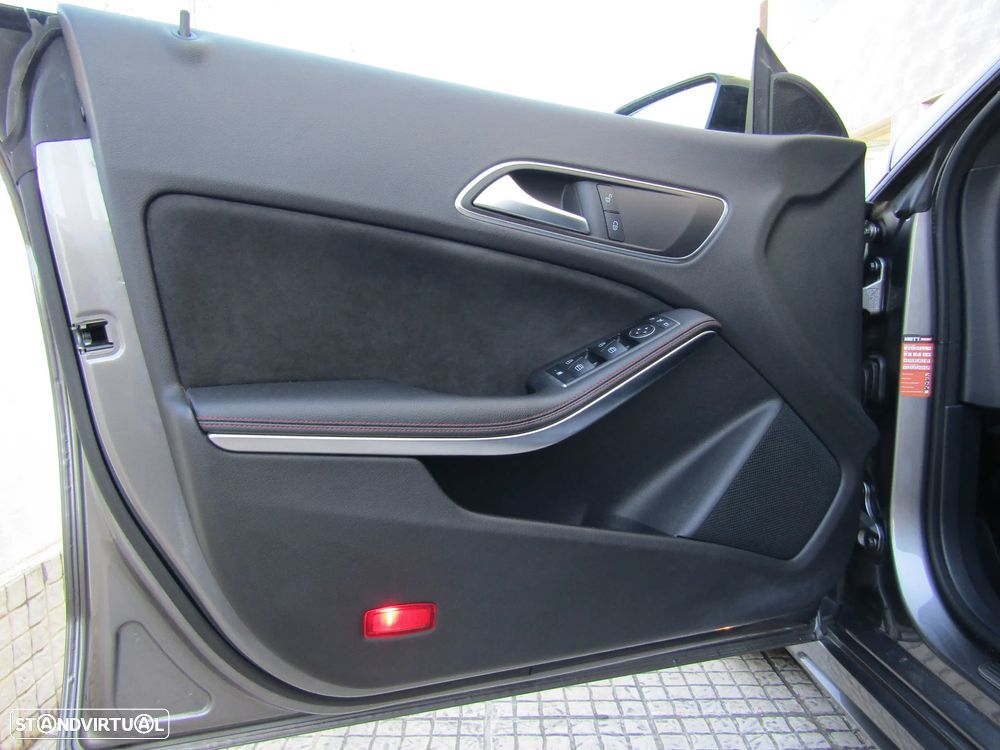 Mercedes-Benz CLA 200 d Shooting Brake AMG Line - 11