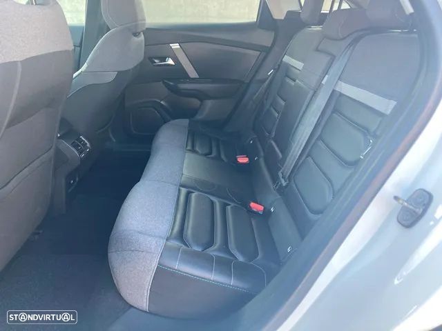 Citroën C4 PureTech 130 Stop&Start EAT8 SHINE - 36