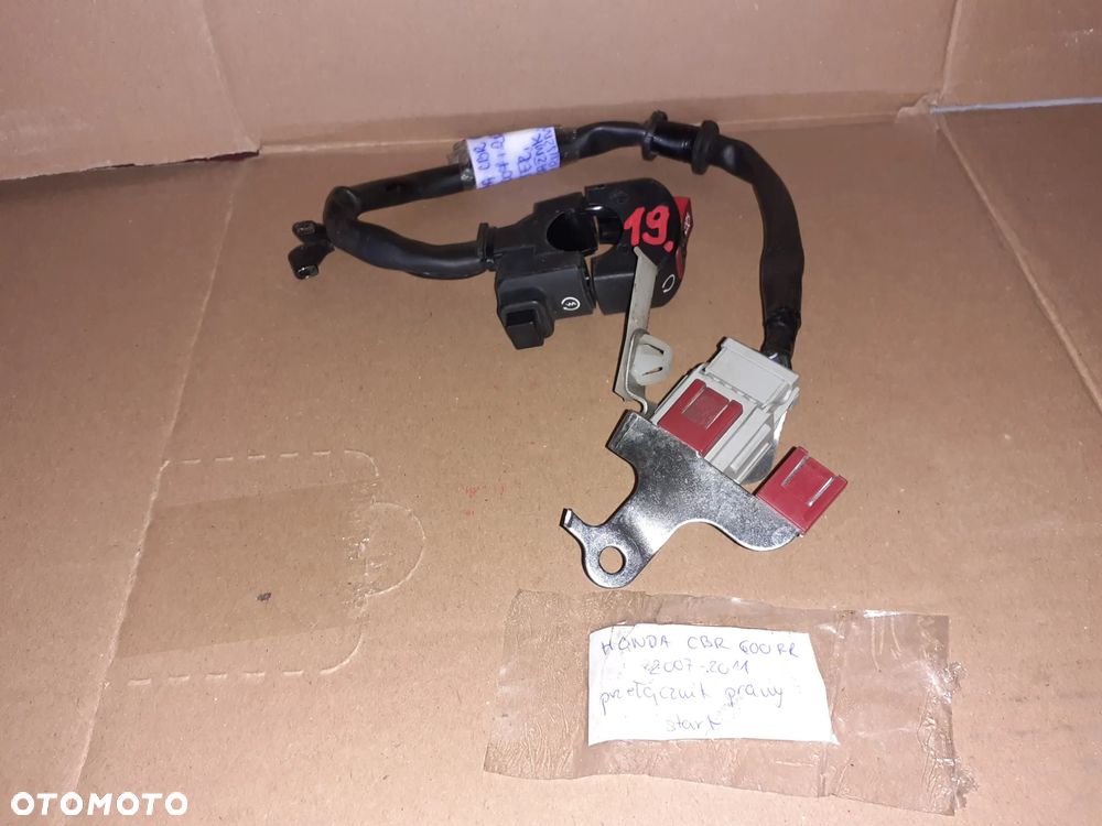 HONDA CBR600 RR 16 PC40 PRZEŁĄCZNIK PRAWY - 1