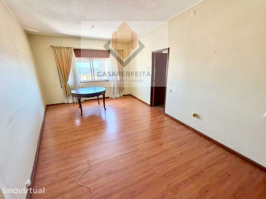 Apartamento T2 com Terraço no Último Piso - Junto à Praça Velazquez... - Grande imagem: 2/26