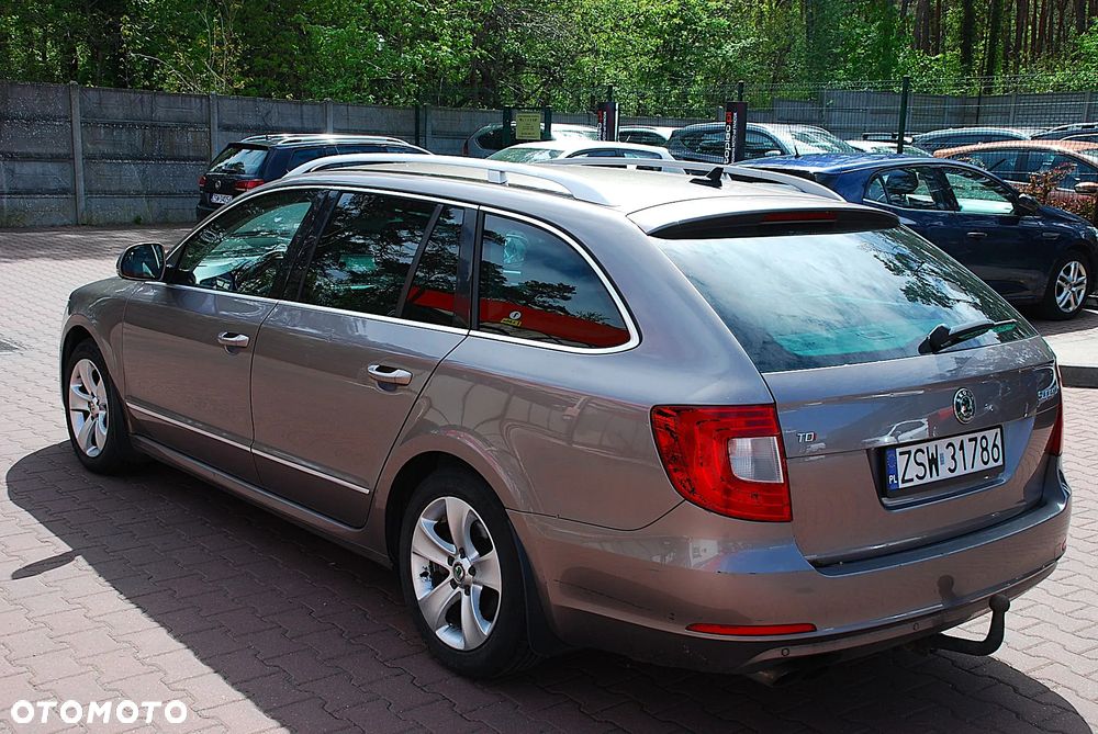 Skoda Superb 2.0 TDI Green tec DSG Elegance - 28