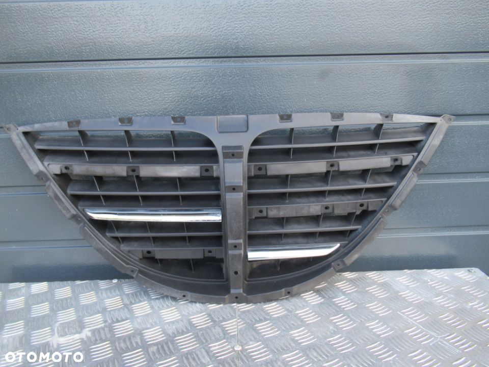 GRILL GRIL ATRAPA SSANGYONG RODIUS I 2004-2008 - 1