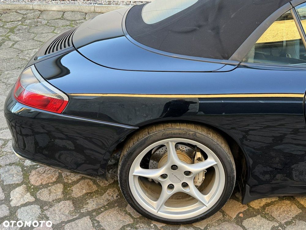 Porsche 911 Carrera 4 Cabrio - 24