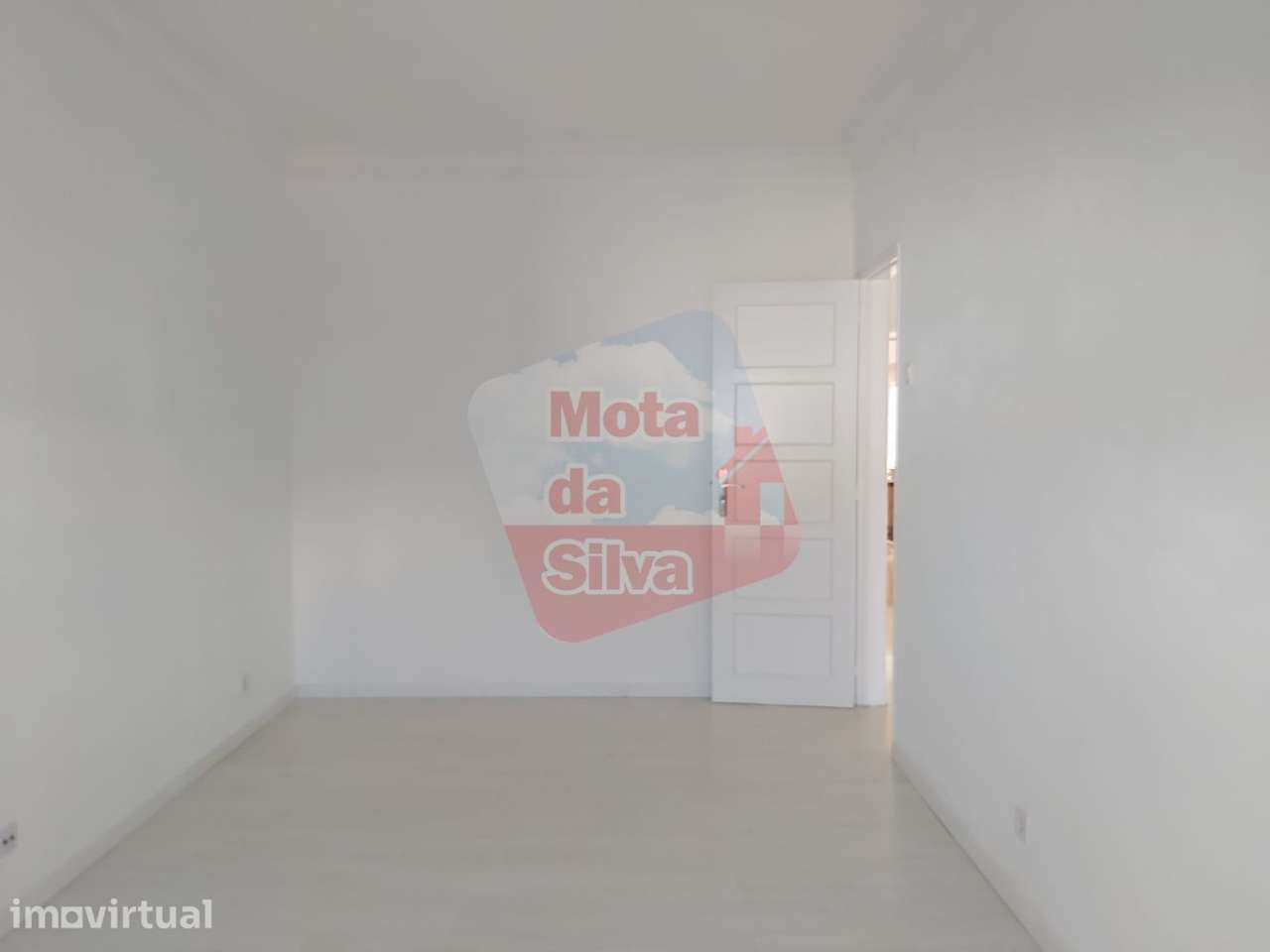 Excelente apartamento T3 para arrendamento em Cova da Piedade, Centro - Grande imagem: 5/16