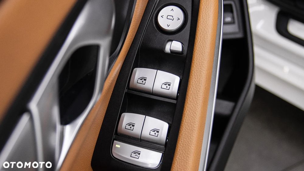 BMW Seria 3 320e Luxury Line - 34