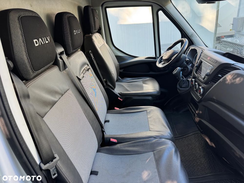 Iveco 3.0 Daily 35S18 hak CarPlay 12m3 średni LED Hi-Matic - 4