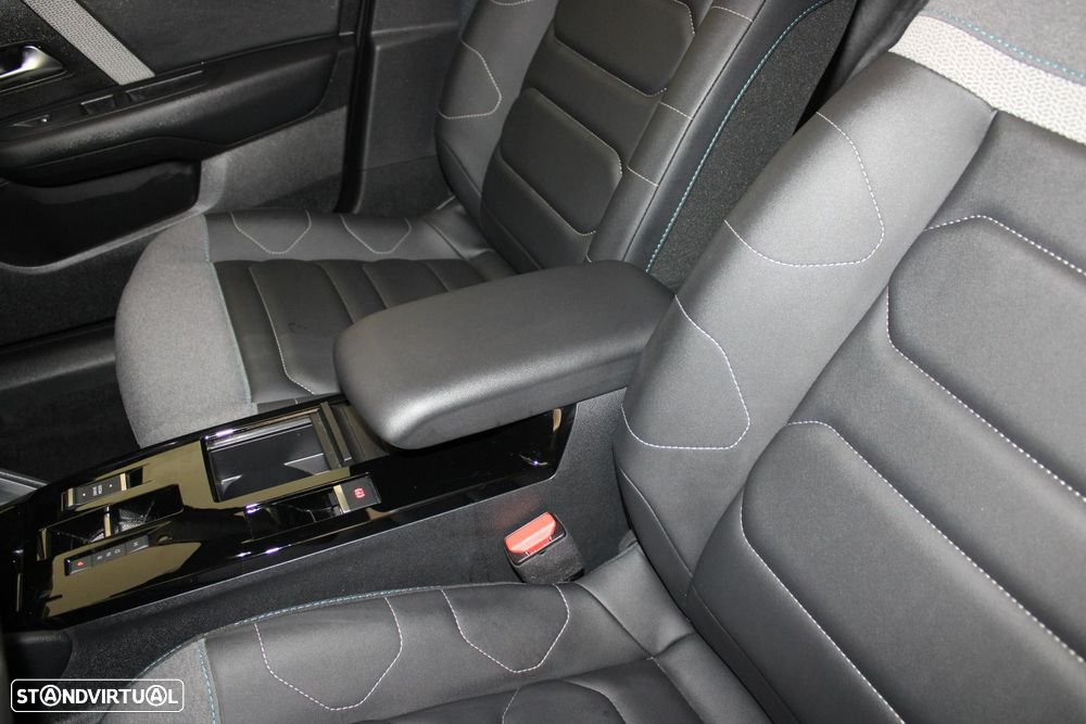 Citroën C4 1.2 PureTech Max EAT8 - 24