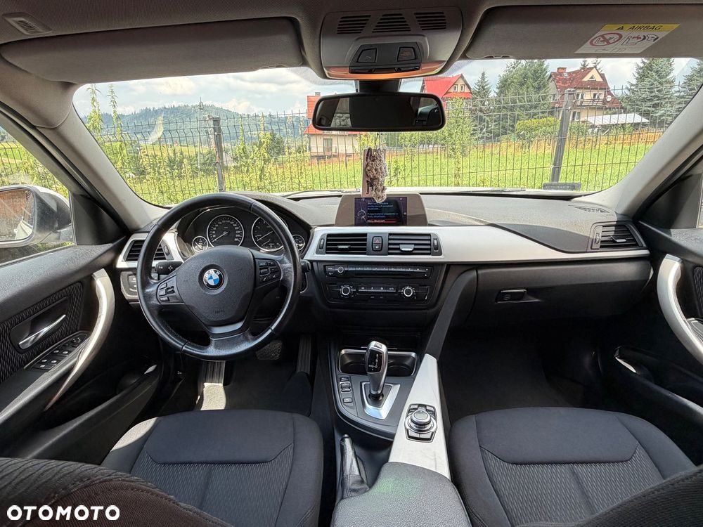 BMW Seria 3 320d xDrive - 10