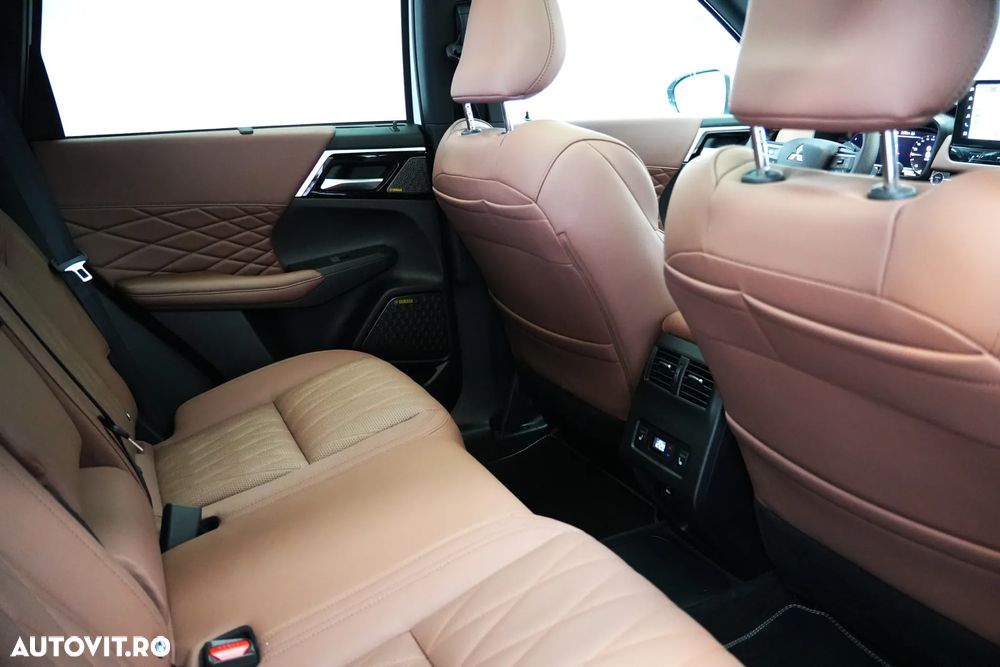 Mitsubishi Outlander - 11