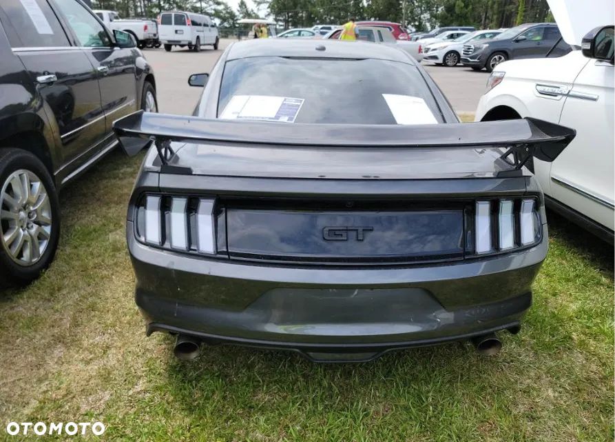 Ford Mustang 5.0 V8 GT - 6