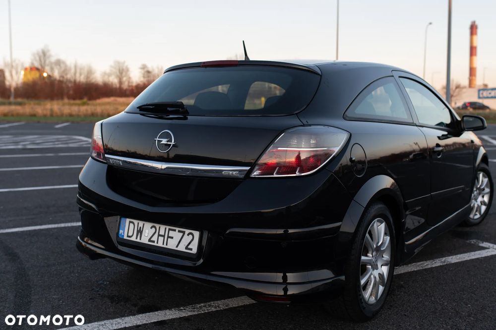 Opel Astra III GTC 1.6 Enjoy - 11