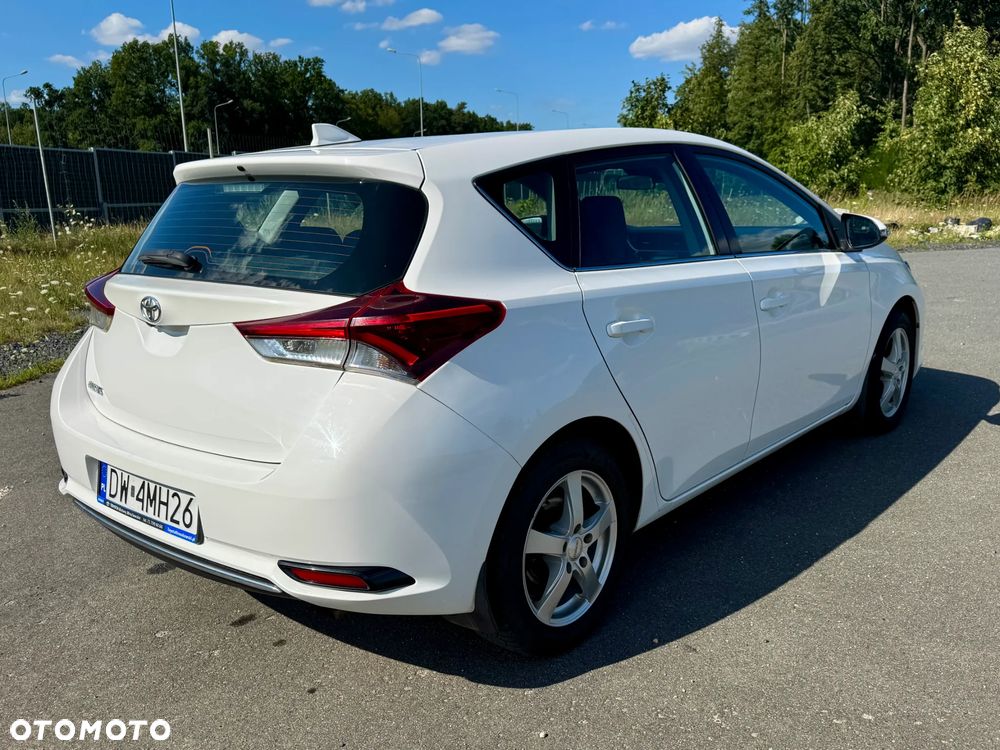 Toyota Auris 1.6 Premium - 5