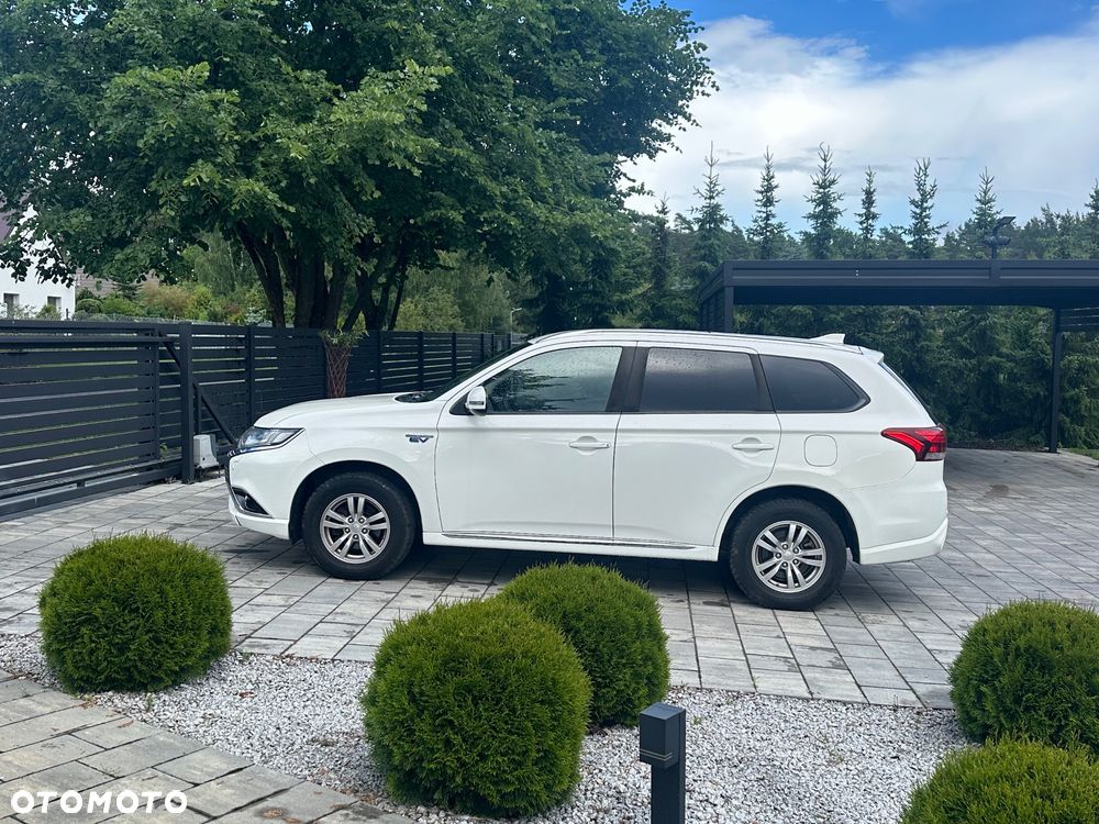 Mitsubishi Outlander 2.0 4WD Plus - 17