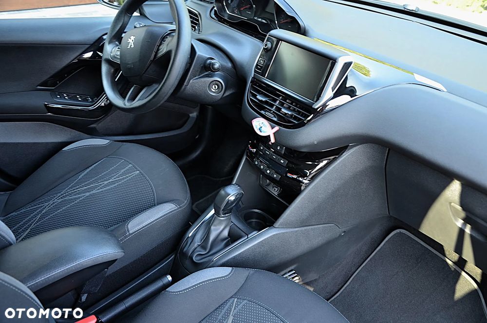Peugeot 208 1.4 HDi Business Line - 24