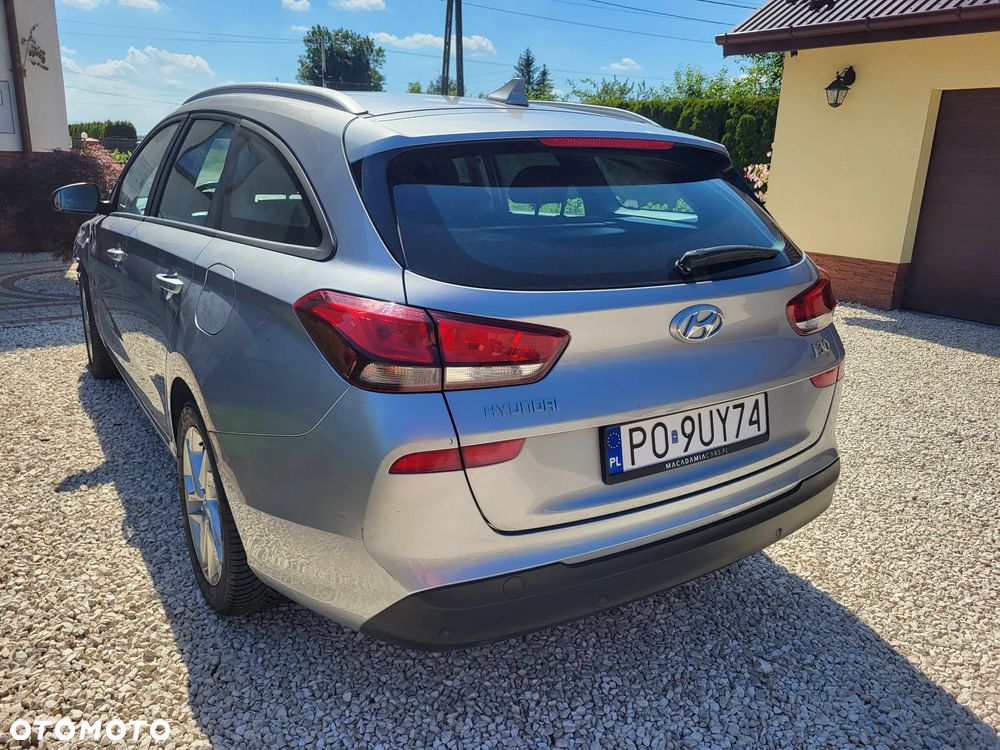 Hyundai i30 1.6 D Classic + - 6