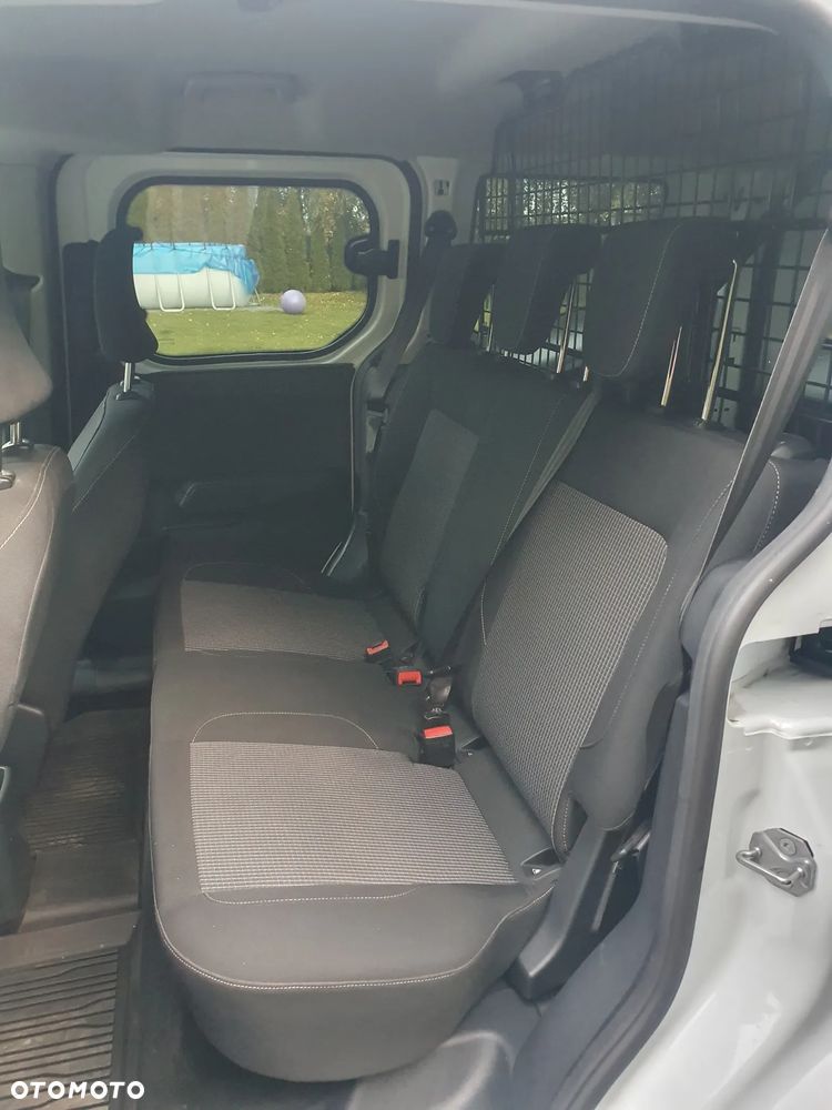 Ford Transit Courier - 8