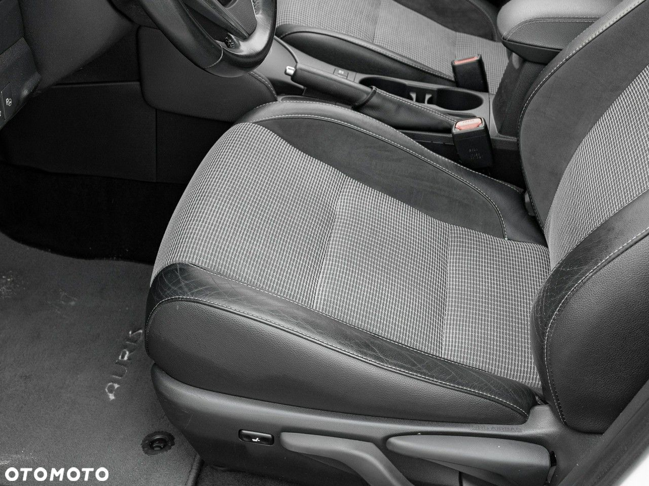 Toyota Auris Hybrid 135 Premium - 14