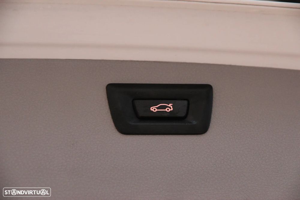 BMW 318 d Touring Line Sport Shadow Auto - 27