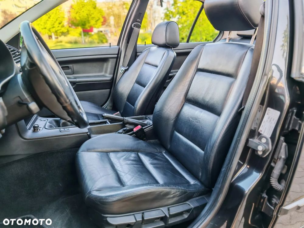 BMW Seria 3 320i - 27