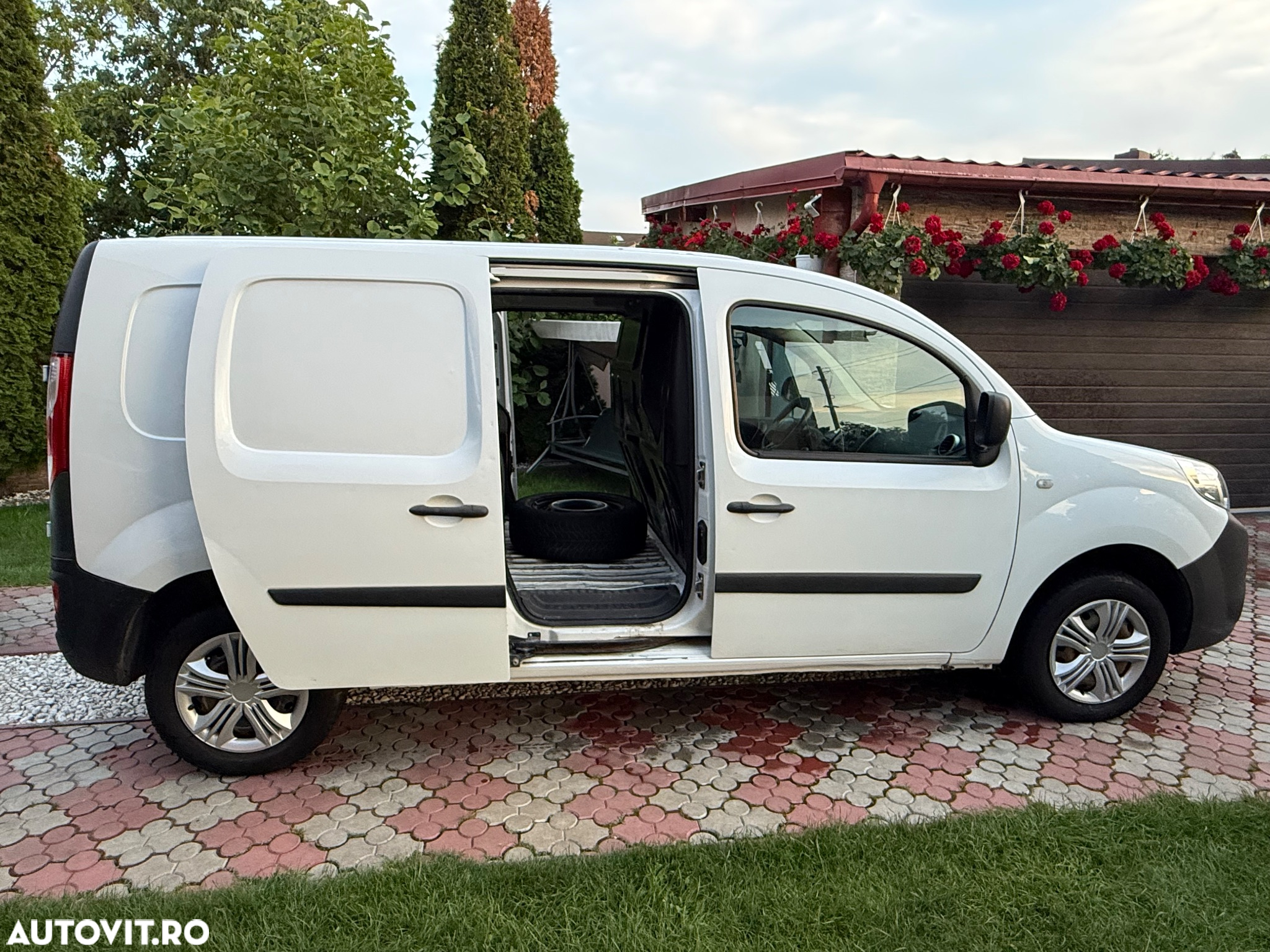 Volkswagen Caddy - 11
