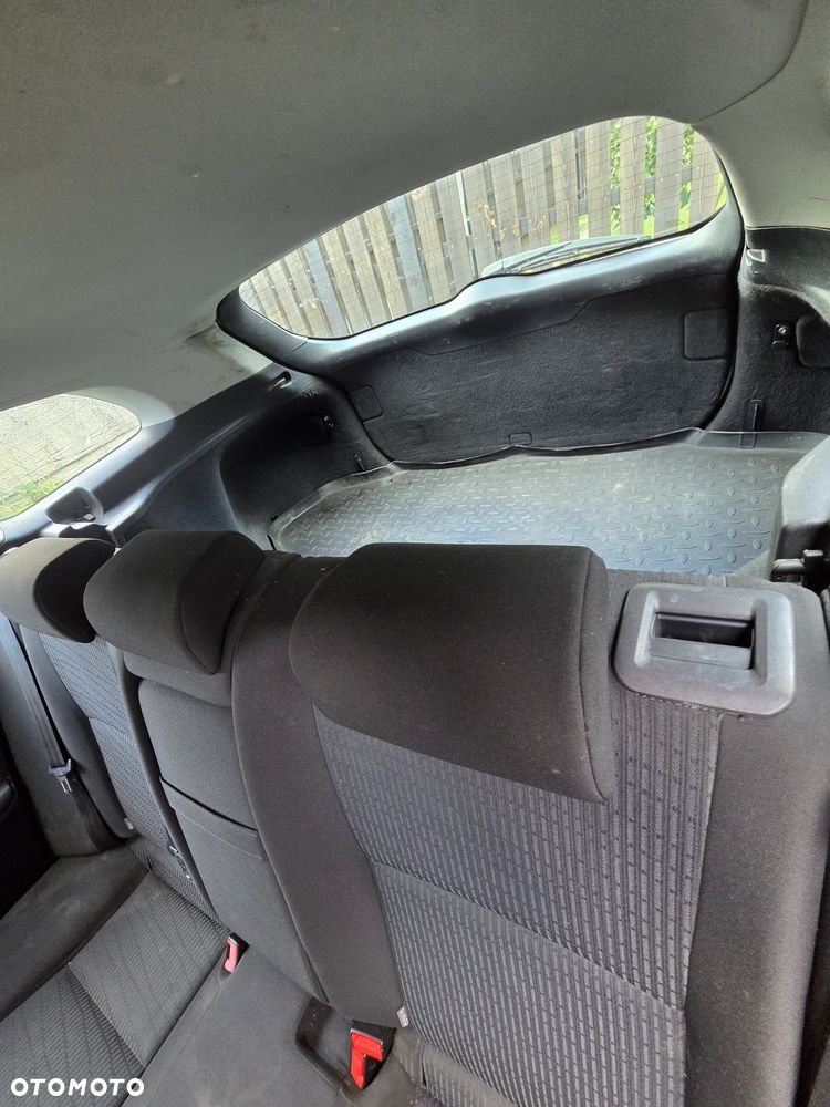 Toyota Avensis - 8
