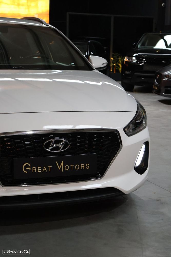 Hyundai i30 SW 1.6 CRDi Comfort+Navi - 12