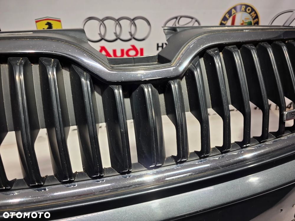 SKODA OCTAVIA III 3 SCOUT 5E0 12- ŁADNY ZDERZAK PRZEDNI PRZÓD , NA SPRYSKI + 4xPDC + GRILL + KRATKA ŚRODKOWA + SPOJLER , NR 5E0807221K , NR AUKCJI NZ1487 - 10