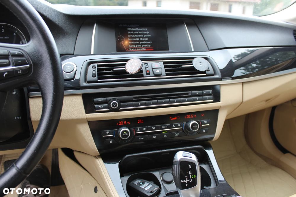 BMW Seria 5 520d Sport Line - 14